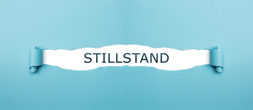 Stillstand auf gerissenen Papier
