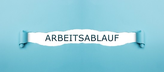 Arbeitsablauf auf gerissenen Papier