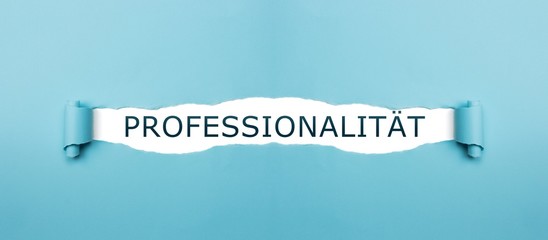 Professionalität auf gerissenen Papier