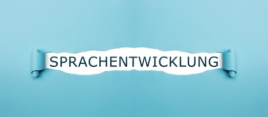 Sprachentwicklung auf gerissenen Papier
