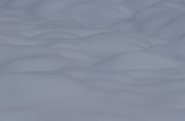 なだらかに起伏した雪面