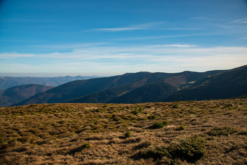 Panoramic view of idyllic mountain scenery in sunny day