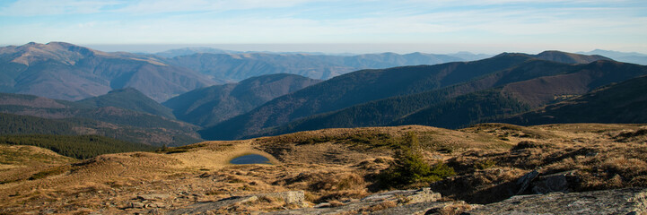 Panoramic view of idyllic mountain scenery in sunny day