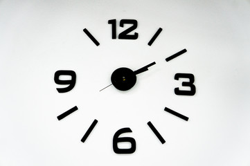Analog clock with black arrows on a white background