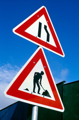 Verkehrsschilder an einer Baustelle