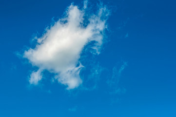 Blauer Himmel mit Wolken