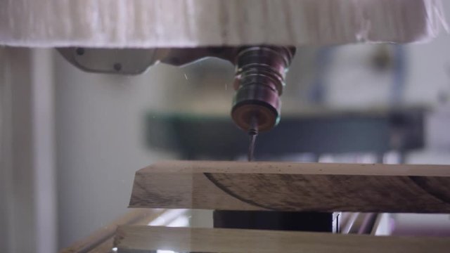 Woodworking with a machine - Holzbearbeitung mit einer Maschiene