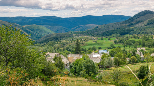 Paysages et village sur le Mont Lozère,Occitanie.