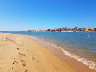 Vista da Praia de Ferragudo com Portimão em Fundo