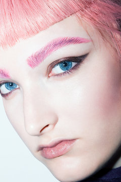 Young woman with pink hair and pink eyebrows, cropped.