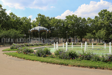 Dijon: Place du Président Wilson - Ruheplatz im Zentrum der Stadt