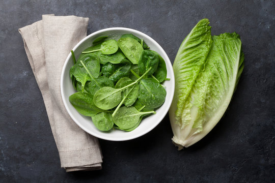 Romaine lettuce and spinach salad