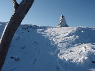 初冬の八ヶ岳 ～ 硫黄岳の積み石