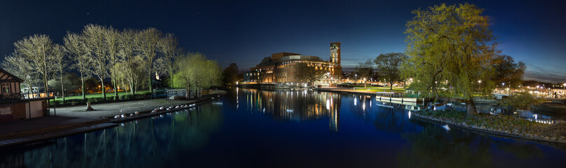 Fototapeta na wymiar RSC Stratford upon Avon at night