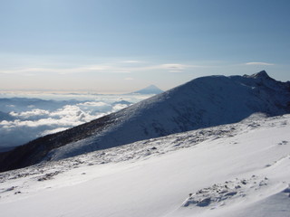 Fototapeta na wymiar 初冬の八ヶ岳 ～ 硫黄岳より富士山を望む