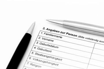 Fragebogen mit Kugelschreiber