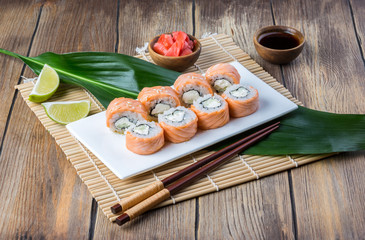 Baked sushi rolls with salmon
