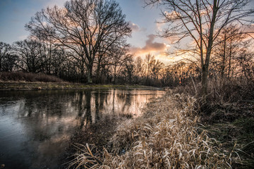 Rzeka Bystrzyca. Okolice Wrocławia dolnoślaskie, Polska . Miejsce na spacery, jazdę rowerem © Piotr Czerkawski