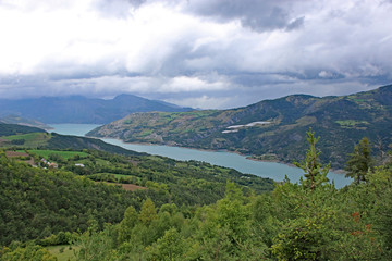 Obraz premium Serre Poncon Lake in France