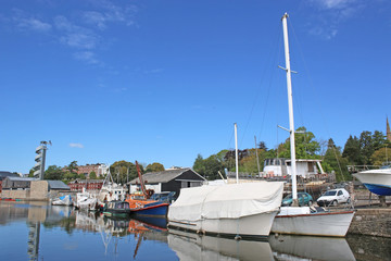 Fototapeta na wymiar Boats in Exeter Quay, Devon