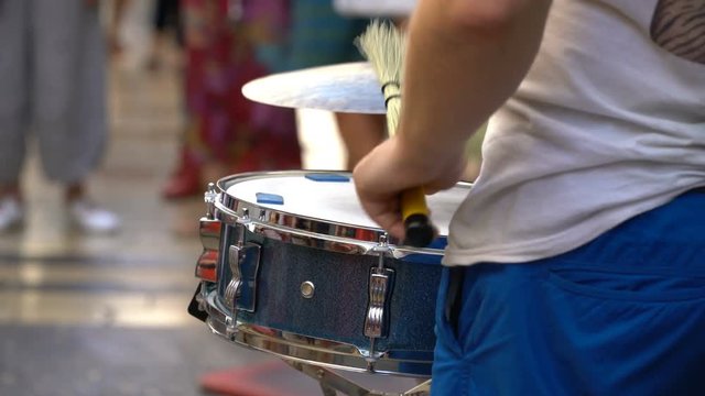 A street muscian playing drums