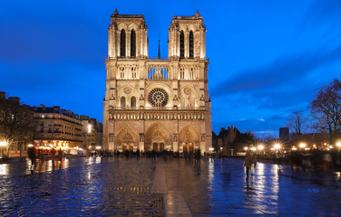 Fototapeta na wymiar The Notre Dame Cathedral at rainy evening , Paris, France.