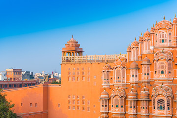 Fototapeta na wymiar Hawa Mahal palace (Palace of the Winds) with clear blue sky, Jaipur, Rajasthan, India
