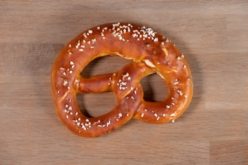 Brezel auf Holz