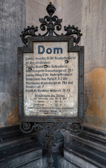 Dom Hinweistafel