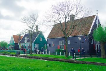 Obraz premium Zaanse Schans windmill village in Amsterdam, Holland. Traditional house. Green house.
