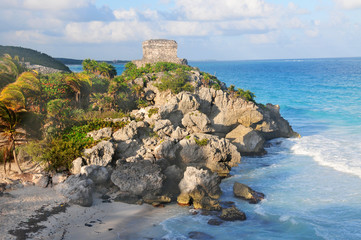 Tulum -  the site of a pre-Columbian Mayan walled city in Mexico. - obrazy, fototapety, plakaty