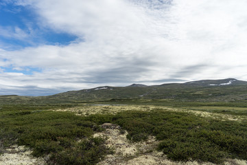 Fototapeta na wymiar Blick auf die Berge des Reinheimen, Norwegen
