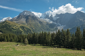 Fototapeta na wymiar Tranquil view of Mont Blanc massif near Bellevue station, France
