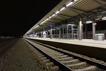 Bahnhof bei Nacht