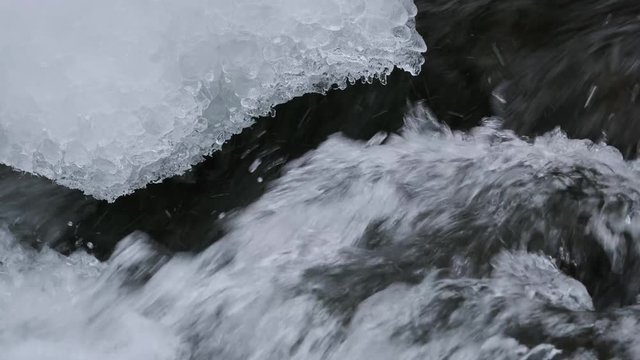 雪の渓流 014 スローモーション 60fps 4K