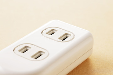 電源タップ　multiple socket outlet