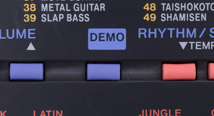Small old keyboard - Demo button