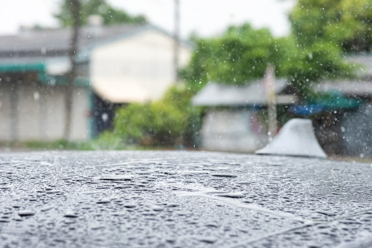Close-up Raindrop falling on roof car