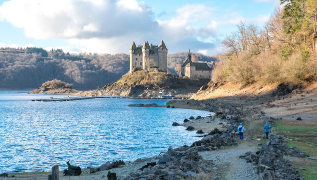 Ch&acirc;teau de val l'hiver