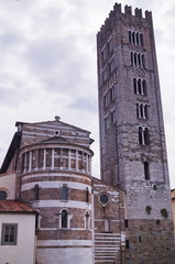 Fototapeta na wymiar Apse and bell tower of San Frediano Basilica, Lucca, Tuscany, Italy