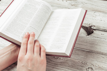 Naklejka premium Woman reading the Holy Bible