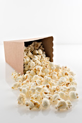 popcorn in cartoccio di carta
