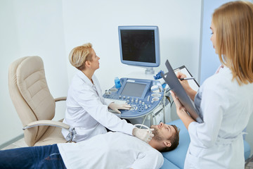 Professional medical observation in hopital.