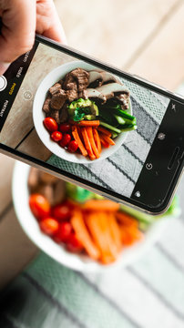 Taking an healthy food photo with smartphone