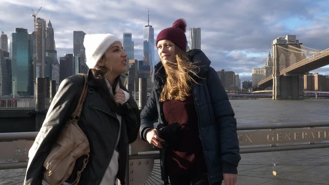 Two girls in New York enjoy their sightseeing trip