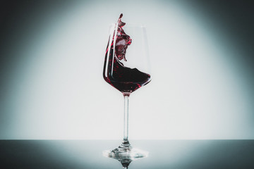 Rotwein Glas Spiegelung Vignette