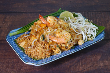 Pad Thai : stir fried noodle with tamarind sauce. Famous Thai cuisine.