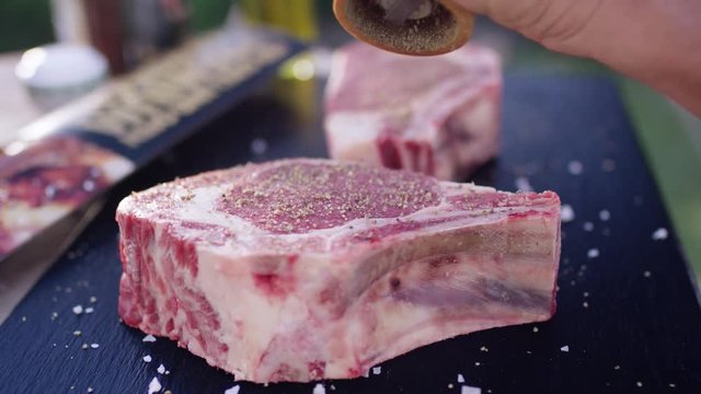 Rib-Eye steak is peppered - Rib-Eye Steak wird gepeffert 4k PRORES Footage