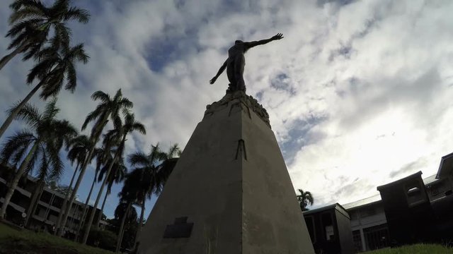 Time lapse of UP Los Ba&radic;&plusmn;os own Oblation statue late in the afternoon.