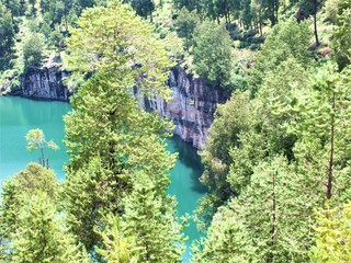 Lac Tritriva vert éleraude de la commune d'Antsirabe (Madagascar)